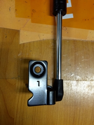 ขายโช๊คค้ำฝากระโปรงหน้า ISUZU D-MAX & MU-X 2015 ขายโช๊คค้ำฝากระโปรงหน้า ISUZU D-MAX & MU-X 2015