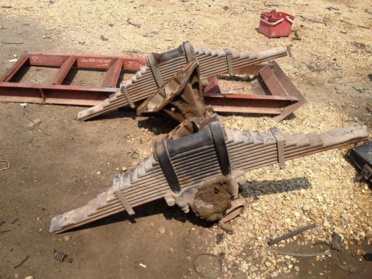 แท่นแหนบ Isuzu 360 (ไม่มีก้านลูกหมาก)