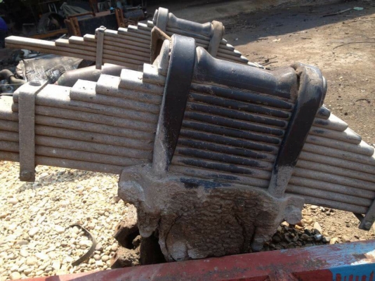 แท่นแหนบ Isuzu 360 (ไม่มีก้านลูกหมาก)