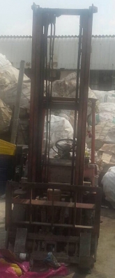 +++ ขายฮิ้งค์โฟล์ค  พร้อมเสา  5  เมตร  TOYOTA 2.5  ตัน  ราคา  65,000.-  บาทครับ