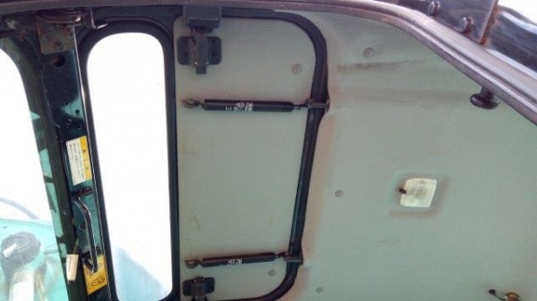 KOBELCO SK135SR รถเก่านอก100\% รถสวย ราคาไม่แพงครับ KOBELCO SK135SR รถเก่านอก100\% รถสวย ราคาไม่แพงครับ