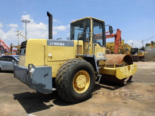 รถบด Komatsu รุ่น JV100WA-2 ปี 2003 สภาพสวยมาก ๆ นำเข้าจากญี่ปุ่น รถบด Komatsu รุ่น JV100WA-2 ปี 2003 สภาพสวยมาก ๆ นำเข้าจากญี่ปุ่น