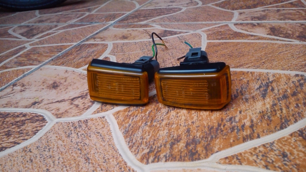 ไฟเลี้ยวแก้ม VOLVO สีส้ม