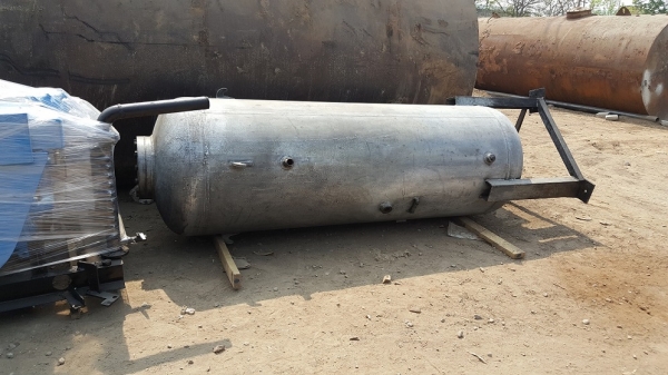 ขายถังลม แบบตั้งขนาด 1000 ลิตรเหล็กหนา 8 มิล