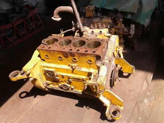 เสื้อสูบ Komatsu PC60-5 (4D95)