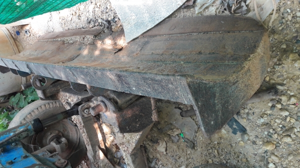 ขายตามสภาพ  ฟอร์ด 5000  เครื่องดี เกียร์ดี ไฮดรอลิกดี ไม่มีเล่ม มี พาล3 ผาลดันหน้า