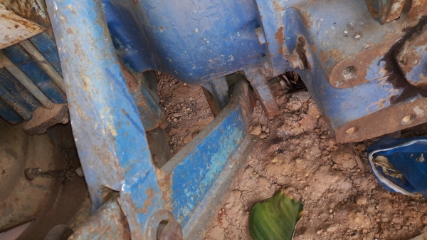 ขายตามสภาพ  ฟอร์ด 5000  เครื่องดี เกียร์ดี ไฮดรอลิกดี ไม่มีเล่ม มี พาล3 ผาลดันหน้า