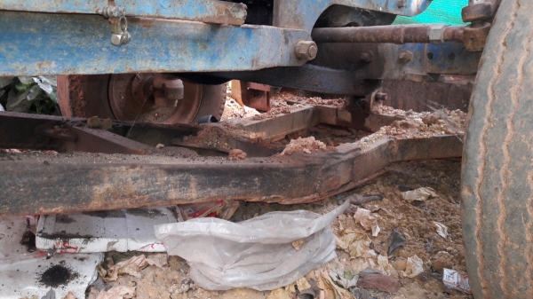 ขายตามสภาพ  ฟอร์ด 5000  เครื่องดี เกียร์ดี ไฮดรอลิกดี ไม่มีเล่ม มี พาล3 ผาลดันหน้า