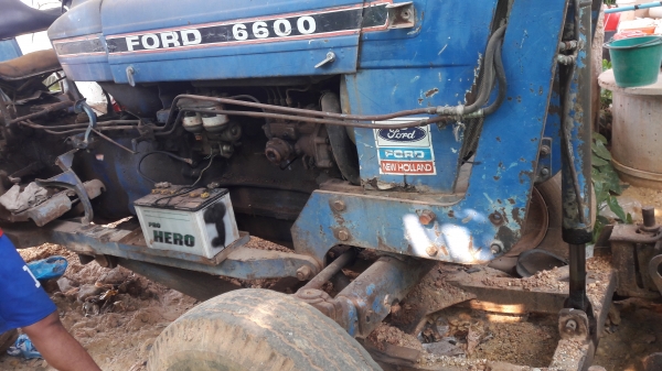 ขายตามสภาพ  ฟอร์ด 5000  เครื่องดี เกียร์ดี ไฮดรอลิกดี ไม่มีเล่ม มี พาล3 ผาลดันหน้า