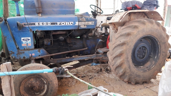 ขายตามสภาพ  ฟอร์ด 5000  เครื่องดี เกียร์ดี ไฮดรอลิกดี ไม่มีเล่ม มี พาล3 ผาลดันหน้า