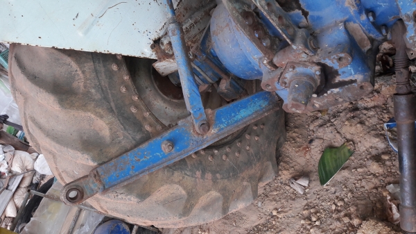 ขายตามสภาพ  ฟอร์ด 5000  เครื่องดี เกียร์ดี ไฮดรอลิกดี ไม่มีเล่ม มี พาล3 ผาลดันหน้า