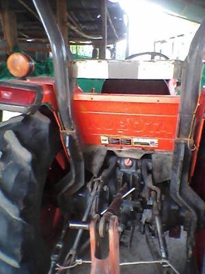 รถไถ 47 แรงอุปกร 2 ชิ้น ยีห้อตราช้าง รถปี 54 ช.ม 1800 นิดฯฯ พร้อมลุยงาน ราคาเบา ฯ 335000 บาท ทะเบียนพร้อม ดูรถ จ . อำนาจเจริญ วันทูคอล 098 668-3479 dtac 094 283-9369 สิทธิ์ คับ