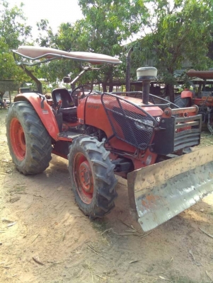 ขาย 375,000 KUBOTA M7040 ปี 54 ทำงาน 2,500 ชั่วโมง เครื่องดี เกียร์แรง  ยางดี. (ใบมีด-หาง 3 ) เอกสารเล่มทะเบียน รถอยู่ จ.อุบลราชธานี  090-772-3710 090-772-3708