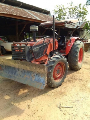 ขาย 375,000 KUBOTA M7040 ปี 54 ทำงาน 2,500 ชั่วโมง เครื่องดี เกียร์แรง  ยางดี. (ใบมีด-หาง 3 ) เอกสารเล่มทะเบียน รถอยู่ จ.อุบลราชธานี  090-772-3710 090-772-3708