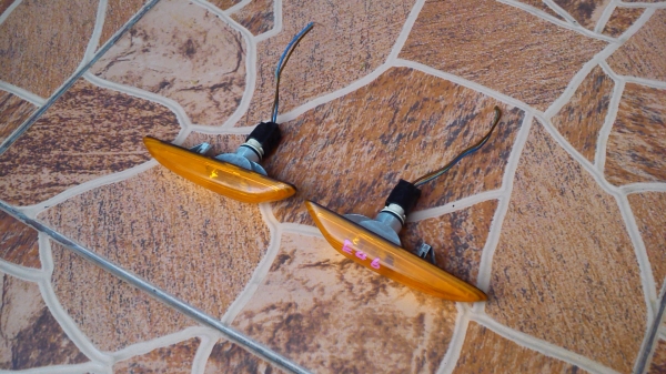 ไฟเลี้ยวแก้ม BMW E46 สีส้ม ไฟเลี้ยวแก้ม BMW E46 สีส้ม