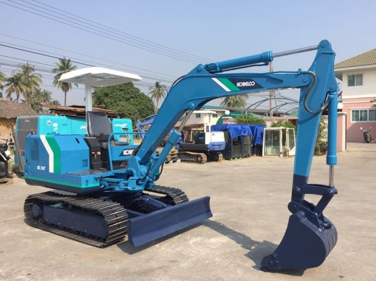 รถขุด KOBELCO SK027 ทำสีใหม่ มือสองนำเข้าญี่ปุ่น รถขุด KOBELCO SK027 ทำสีใหม่ มือสองนำเข้าญี่ปุ่น