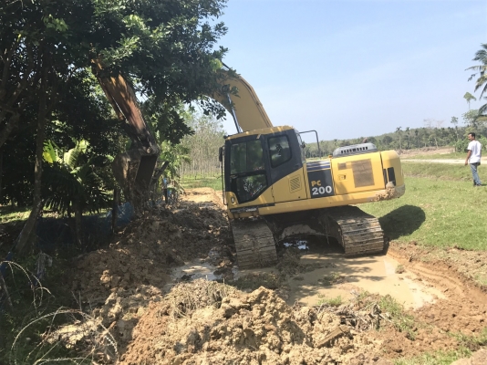 ขายด่วน!! Komatsu PC200-7 สภาพสวยค่ะ ขายด่วน!! Komatsu PC200-7 สภาพสวยค่ะ
