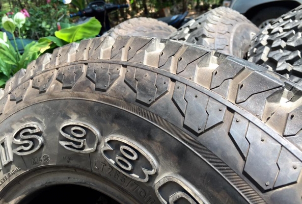 ขาย ยางMaxxis 980 A/T 265/70/16 ปี15 ดอกเต็มมากน้องๆยางใหม่4เส้น
