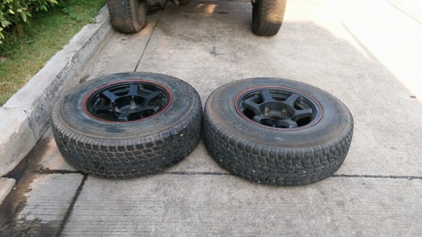 ขายล้อ 5/139 รูจิ๊ป ใส่คาริเบี้ยน วีทาล่า ได้  ขอบ15 กว้าง7.5  พร้อมยางโยโก 215/80/15  สภาพดีครับ