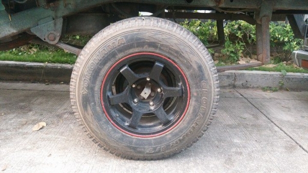 ขายล้อ 5/139 รูจิ๊ป ใส่คาริเบี้ยน วีทาล่า ได้  ขอบ15 กว้าง7.5  พร้อมยางโยโก 215/80/15  สภาพดีครับ
