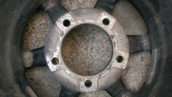 ขายล้อ 5/139 รูจิ๊ป ใส่คาริเบี้ยน วีทาล่า ได้  ขอบ15 กว้าง7.5  พร้อมยางโยโก 215/80/15  สภาพดีครับ