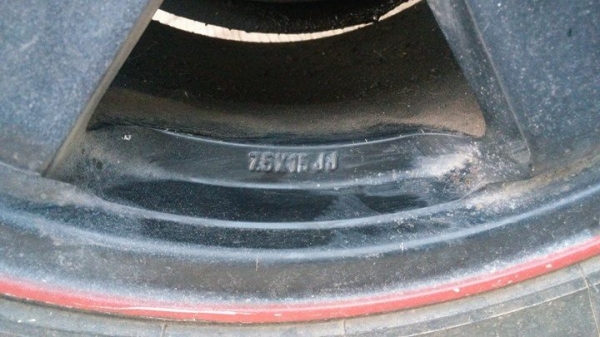 ขายล้อ 5/139 รูจิ๊ป ใส่คาริเบี้ยน วีทาล่า ได้  ขอบ15 กว้าง7.5  พร้อมยางโยโก 215/80/15  สภาพดีครับ