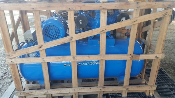 ลดราคาขายถูกสุดๆเครื่องปั๊มลมPANERISE ขนาด 300 ลิตร,3สูบ,10HPแรง,มอเตอร์ 3สาย(ไฟ 3 เฟส โรงงาน 380v.) ราคาเพียง 27,000 บาท สนใจติดต่อ 0819337688