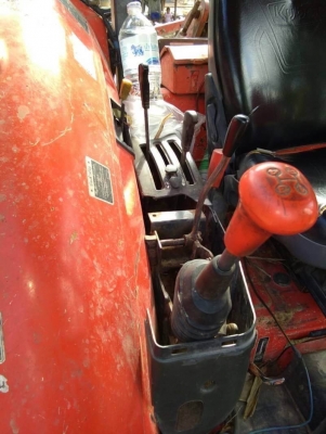 KUBOTA M7040 ปี 54 ราคา 375,000 บาท 2,500 ชั่วโมง เครื่องดี เกียร์แรง  ยางดี. (ใบมีด-หาง 3 ) เอกสารเล่มทะเบียน  รถอยู่ จ.อุบลราชธานี  โทร098-1862844 อ๊อฟ 101 ไอดีไลน์ ja5657