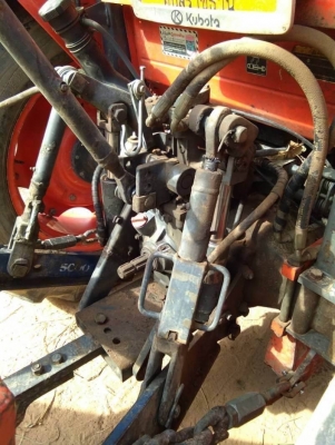 KUBOTA M7040 ปี 54 ราคา 375,000 บาท 2,500 ชั่วโมง เครื่องดี เกียร์แรง  ยางดี. (ใบมีด-หาง 3 ) เอกสารเล่มทะเบียน  รถอยู่ จ.อุบลราชธานี  โทร098-1862844 อ๊อฟ 101 ไอดีไลน์ ja5657