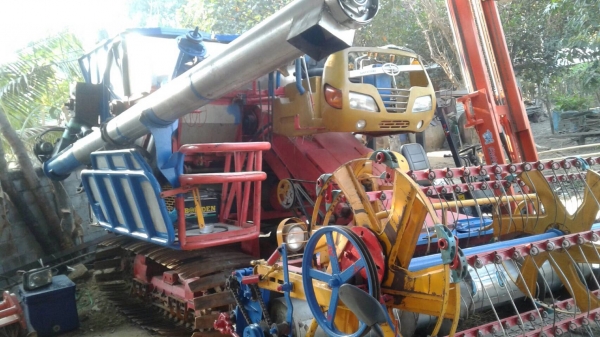 ขาย ศักดิ์พัฒนา SS501 T  เครื่อง Isuzu 6HE-1 195 แรง ตัวเดิน 10 เพลาใหญ่ ปั้มไดกิ้น 23 ราคา 380,000  091-0206555 อยู่สุรินทร์ครับ