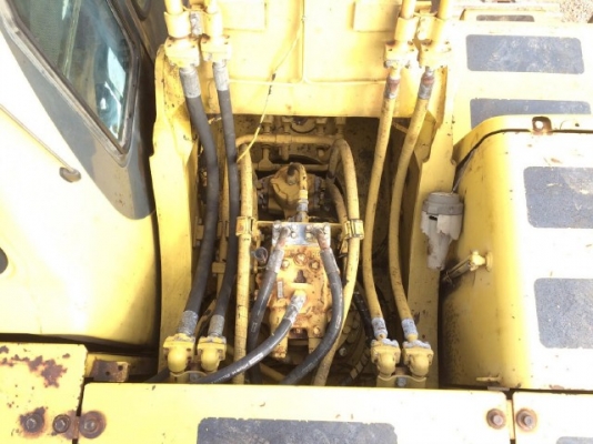 ขายรถแบคโฮ KOMATSU PC200-6 คอลโทรลสั้น รถนอกนำเข้าจากญี่ปุ่น สภาพสวยพร้อมใช้งาน มีVDOการทำงานครับ