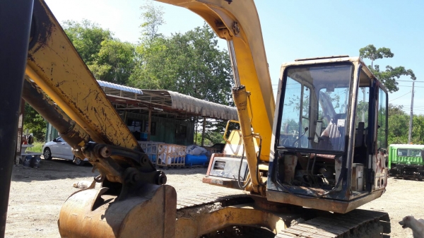 ขายรถขุด KOMTASU  PC90(เทียบเท่า   เหมือนกันกับ  PC60-6 ทั้งรูปร่าง และขนาด  ) คอลโทรลน้ำมัน   ปั้มนิ้ว เครื่องยนต์ 4D95  เก่านอก มีเอกสารพร้อมโอน ขายราคา650,0000บาท