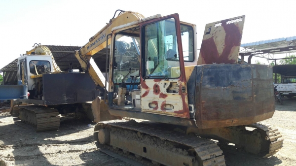 ขายรถขุด KOMTASU  PC90(เทียบเท่า   เหมือนกันกับ  PC60-6 ทั้งรูปร่าง และขนาด  ) คอลโทรลน้ำมัน   ปั้มนิ้ว เครื่องยนต์ 4D95  เก่านอก มีเอกสารพร้อมโอน ขายราคา650,0000บาท