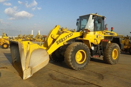 KOMATSU WA320-6 นำเข้าจากญี่ปุ่นแท้ ปี2013 ใหม่มากๆ รถสวย ถึงไทยเร็วๆนี้ โทร.090-986-2521 อ๊อบ