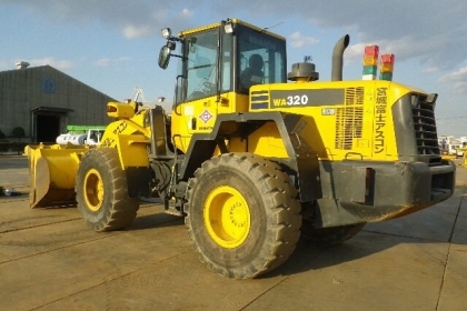 KOMATSU WA320-6 นำเข้าจากญี่ปุ่นแท้ ปี2013 ใหม่มากๆ รถสวย ถึงไทยเร็วๆนี้ โทร.090-986-2521 อ๊อบ