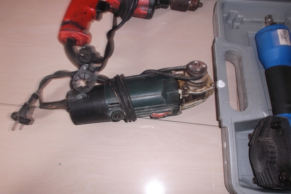 เครื่องมือเหมาคับ 1ไฟเบอร์2สว่านมือ3ไขควงไฟฟ้า4ปากา4นิ้ว5หินเจียมือ6ปืนยิงตะปู