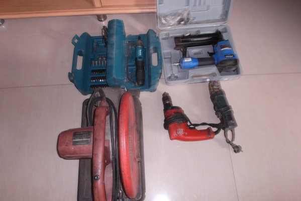 เครื่องมือเหมาคับ 1ไฟเบอร์2สว่านมือ3ไขควงไฟฟ้า4ปากา4นิ้ว5หินเจียมือ6ปืนยิงตะปู