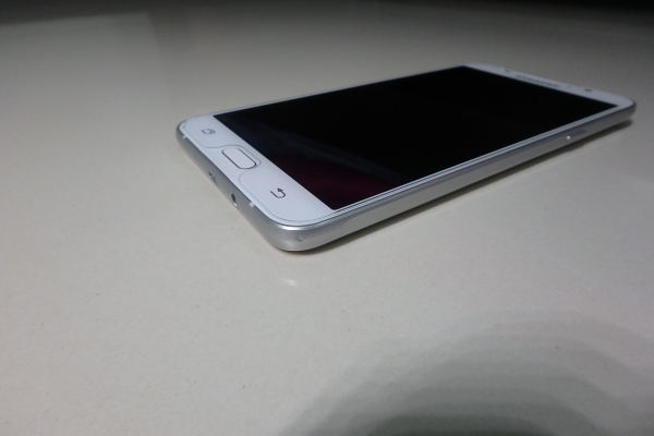 Samsung Galaxy J7 (2016) สีทอง สภาพใหม่ ติดฟีล์ม ประกันศูนย์ถึง สค.60 ส่งฟรี