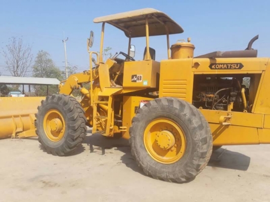 KOMATSU JH63 เอวอ่อน 335,000 บาท เครื่องดี เกียร์ดี ยางสวย ต่อแขน เปิดปาก เอกสารชื้อขาย  รถอยู่ จ.สุพรรณบุรี  โทร 098-1862844 อ๊อฟ 101 ไอดีไลน์ ja5657