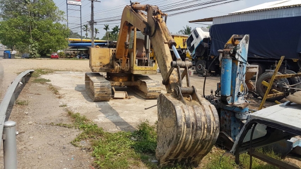 ขาย 215,000 KOMATSU 10 HT เครื่องดี ปั้มแรง ตัวเดิน ดีแรง เอวแน่น ช่วงล่างเต็ม รถสวยพร้อมใช้ รถอยู่ จันทบุรี 090-772-3710 090-772-3708