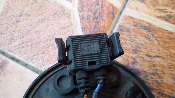 แตรเดิมๆติดรถ BMW ยี้ห้อ MIXO TR99 MADE IN FRANCE แตรเดิมๆติดรถ BMW ยี้ห้อ MIXO TR99 MADE IN FRANCE