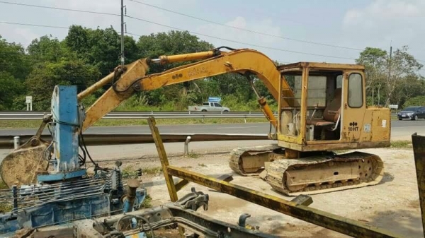 KOMATSU 10 HT 215,000 บาท เครื่องดี ปั้มแรง ตัวเดิน ดีแรง เอวแน่น ช่วงล่างเต็ม รถสวยพร้อมใช้ รถอยู่ จันทบุรี  โทร 098-1862844 อ๊อฟ 101 ไอดีไลน์ ja5657