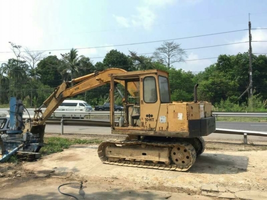 KOMATSU 10 HT 215,000 บาท เครื่องดี ปั้มแรง ตัวเดิน ดีแรง เอวแน่น ช่วงล่างเต็ม รถสวยพร้อมใช้ รถอยู่ จันทบุรี  โทร 098-1862844 อ๊อฟ 101 ไอดีไลน์ ja5657