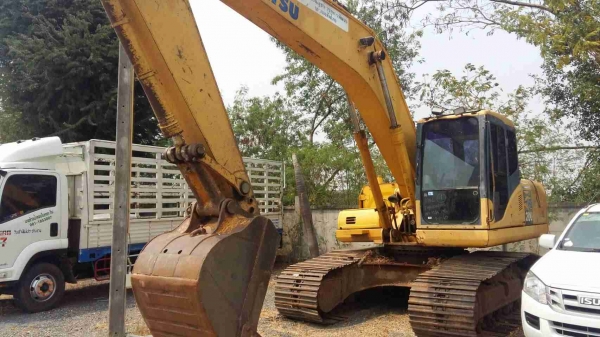 ขายด่วน KOMATSU PC200-7 รถสภาพสวยพร้อมใช้งาน เครื่องปั้มดี ไฟฟ้าอยู่ โซ่ช่วงล่างพร้อมใช้งาน เอกสารเล่มทะเบียน