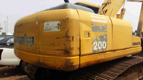 ขายด่วน KOMATSU PC200-7 รถสภาพสวยพร้อมใช้งาน เครื่องปั้มดี ไฟฟ้าอยู่ โซ่ช่วงล่างพร้อมใช้งาน เอกสารเล่มทะเบียน