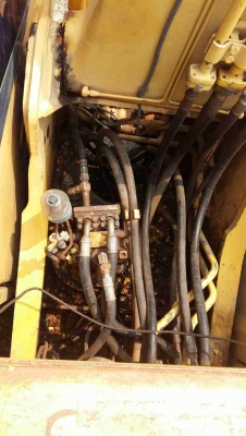 ขายด่วน KOMATSU PC200-7 รถสภาพสวยพร้อมใช้งาน เครื่องปั้มดี ไฟฟ้าอยู่ โซ่ช่วงล่างพร้อมใช้งาน เอกสารเล่มทะเบียน