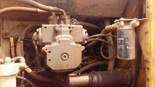 ขายด่วน KOMATSU PC200-7 รถสภาพสวยพร้อมใช้งาน เครื่องปั้มดี ไฟฟ้าอยู่ โซ่ช่วงล่างพร้อมใช้งาน เอกสารเล่มทะเบียน