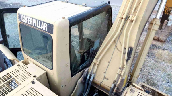 ขายด่วน แม็คโคร CAT 320C สภาพใช้งานได้ปกติ เครื่องปั้มเดิม ช่วงล่างไม่สวย ไฟฟ้าอยู่ เครื่องปั้มดี เอกสารเล่มทะเบียน