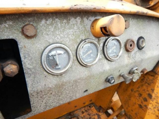 ขายรถแทรคเตอร์ KOMATSU D30S-15 ราคา 220000