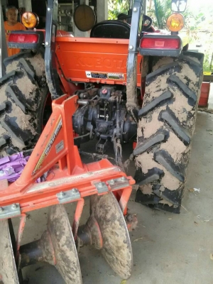 รถไถ 47 SP แรง อุปกร 3 ชิ้น    ยีห้อตราช้าง   รถปี 59    ช.ม 600  นิดฯฯ  พร้อมลุยงาน ราคาเบา ฯ   435000   บาท ทะเบียนพร้อม  ดูรถ อ.หัวตะพาน จ .อุบล   วันทูคอล 098 668-3479 dtac 094 283-9369 สิทธิ์ คับ